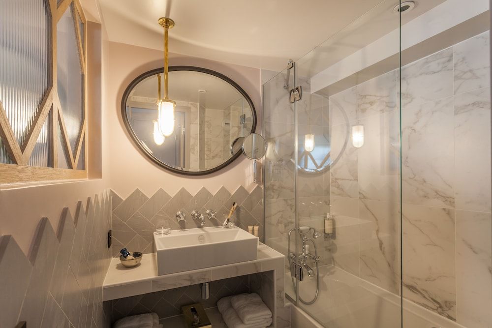 Handsome Hotel Family Room (Handsome) 3