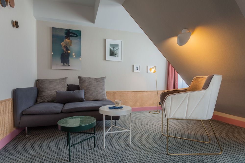 Handsome Hotel Family Room (Handsome) 4