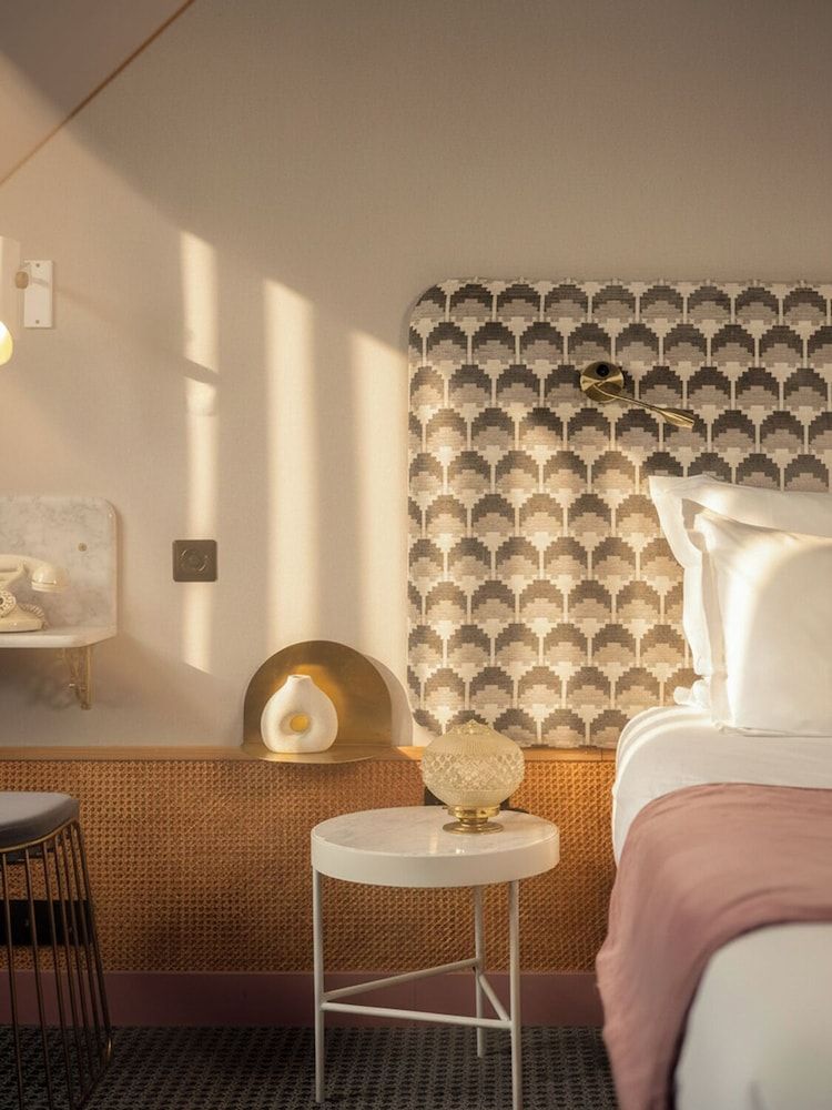 undefined Handsome Hotel 4