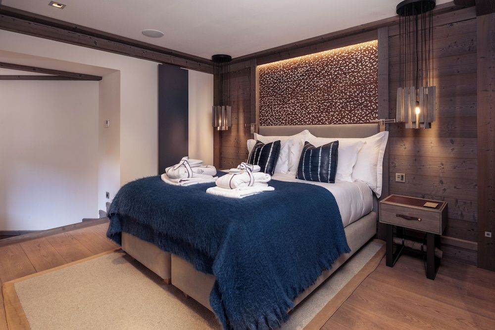 Two-Bedroom Apartments with Courtyard View