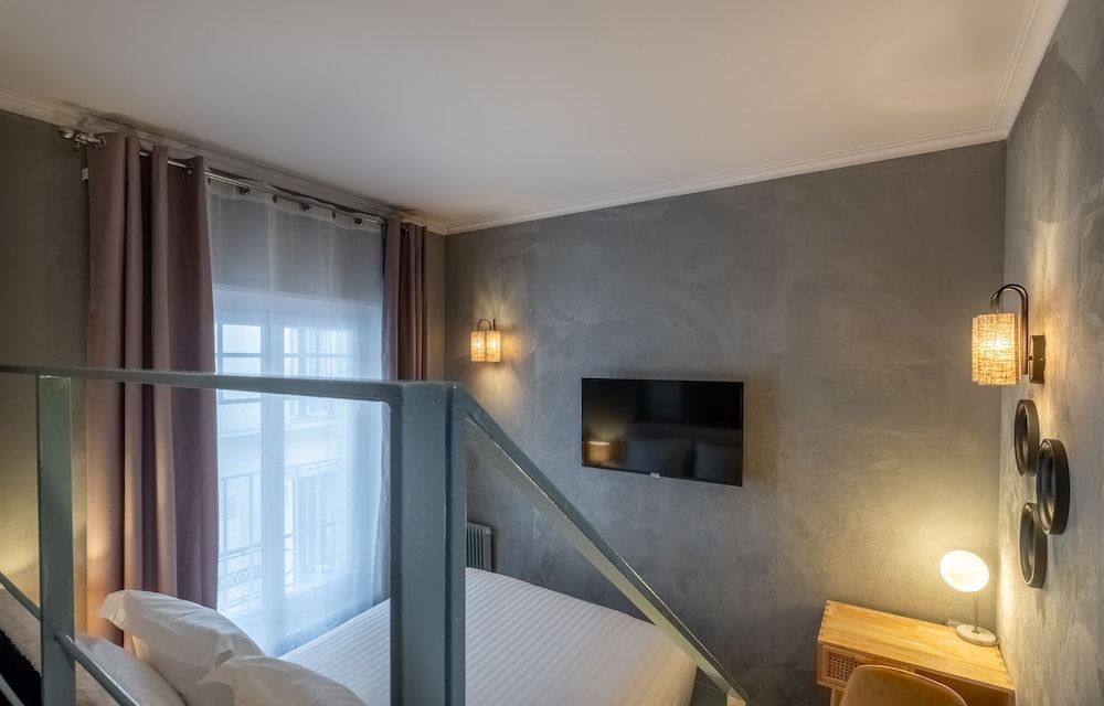 Makom Pereire Superior Room 9