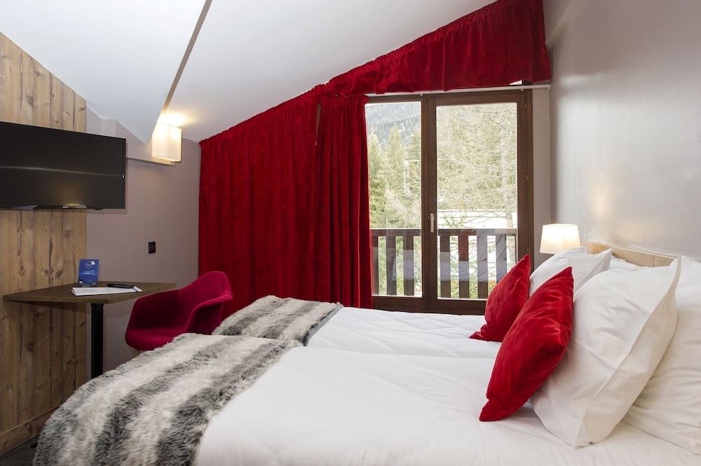 SOWELL Family Valfréjus Superior Family Room 3