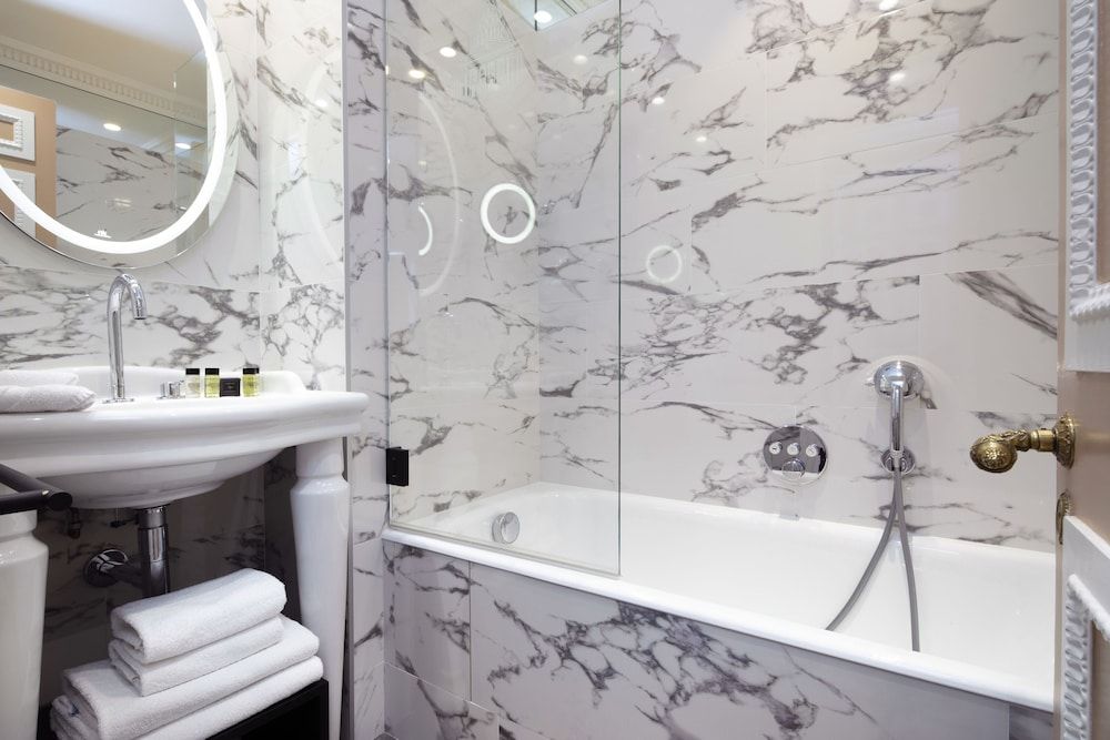 Hôtel Des Grands Hommes Classic Double Room 4