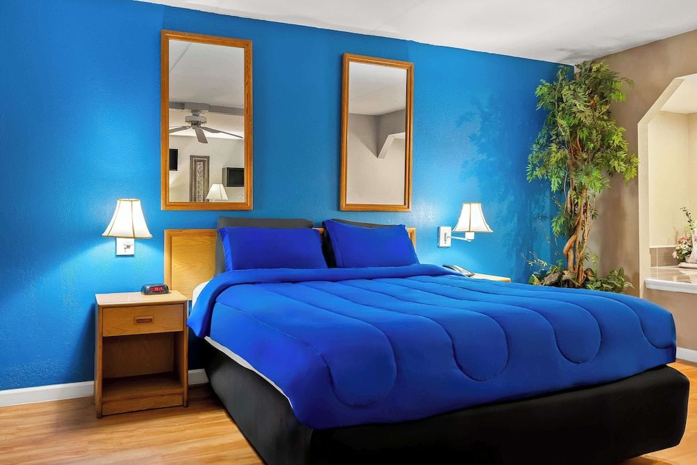 Room, 1 King Bed, Jetted Tub