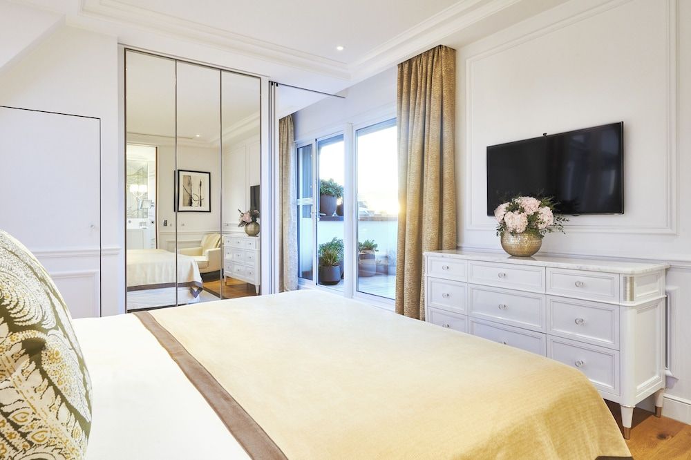 undefined Grand Hotel du Palais Royal 5