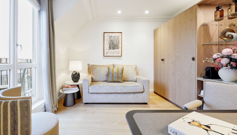 Suite, Balcony