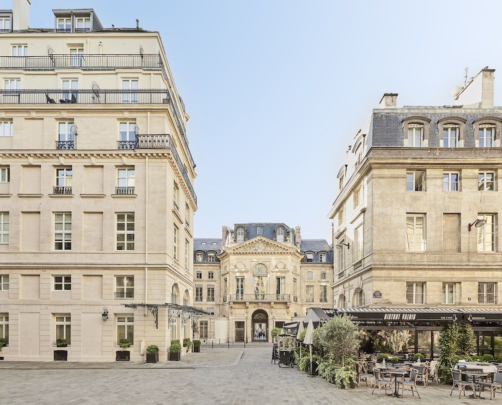 undefined Grand Hotel du Palais Royal 3