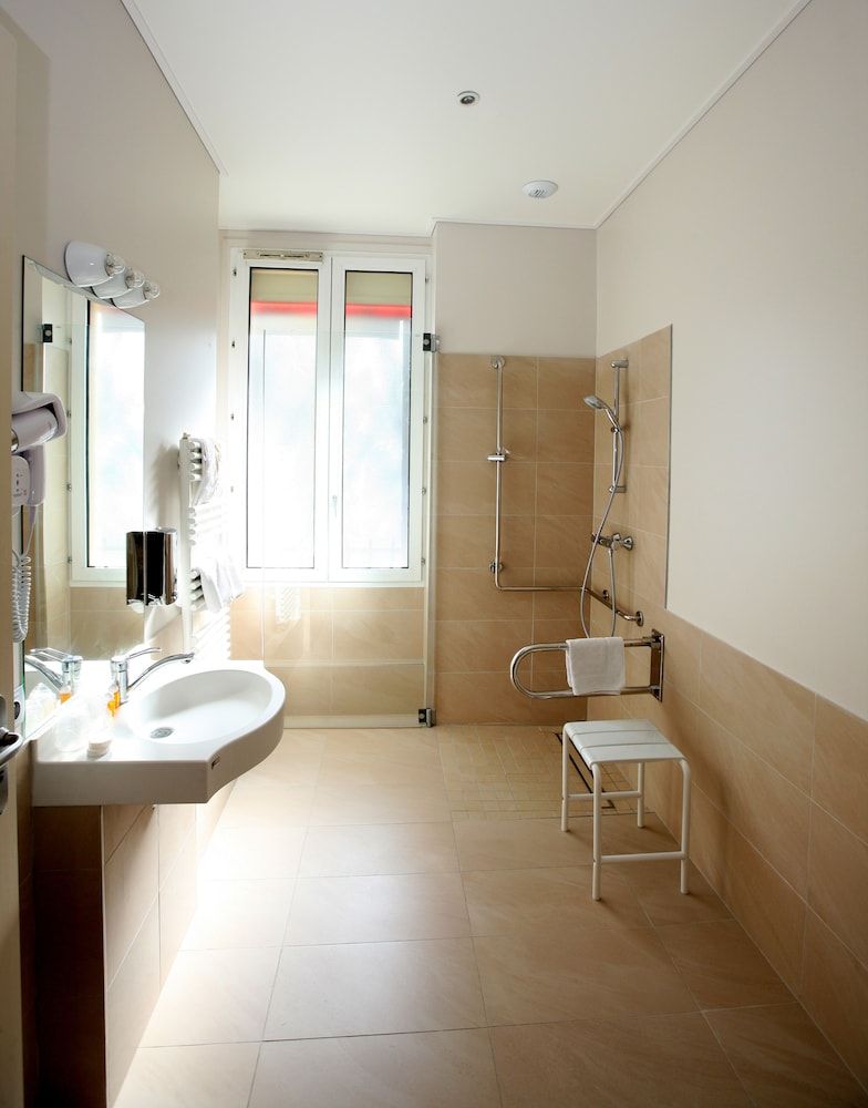 Hôtel Sunny Chambre Double accessible aux personnes à mobilité reduite 6