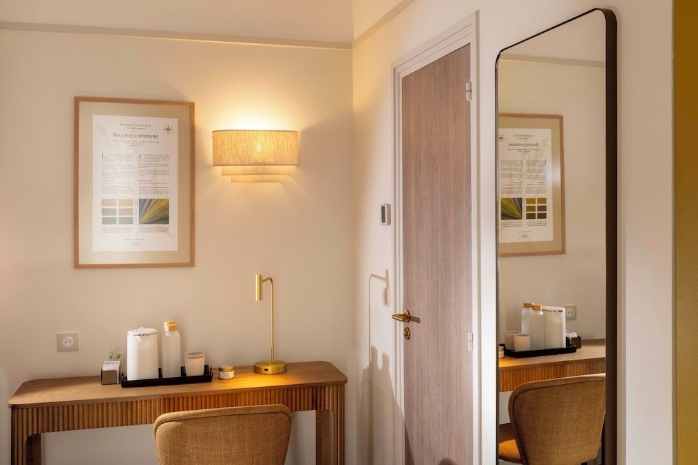 Hotel Le Cardinal Standard Double Room 8