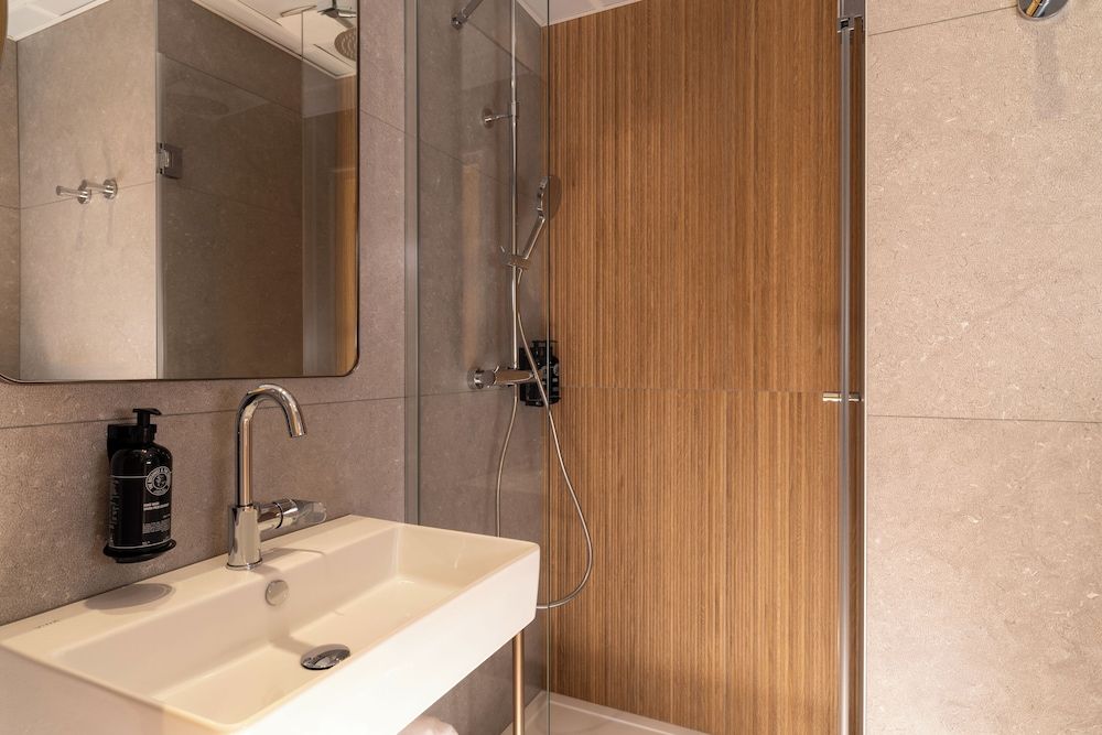 Hotel Le Cardinal Standard Double Room 6