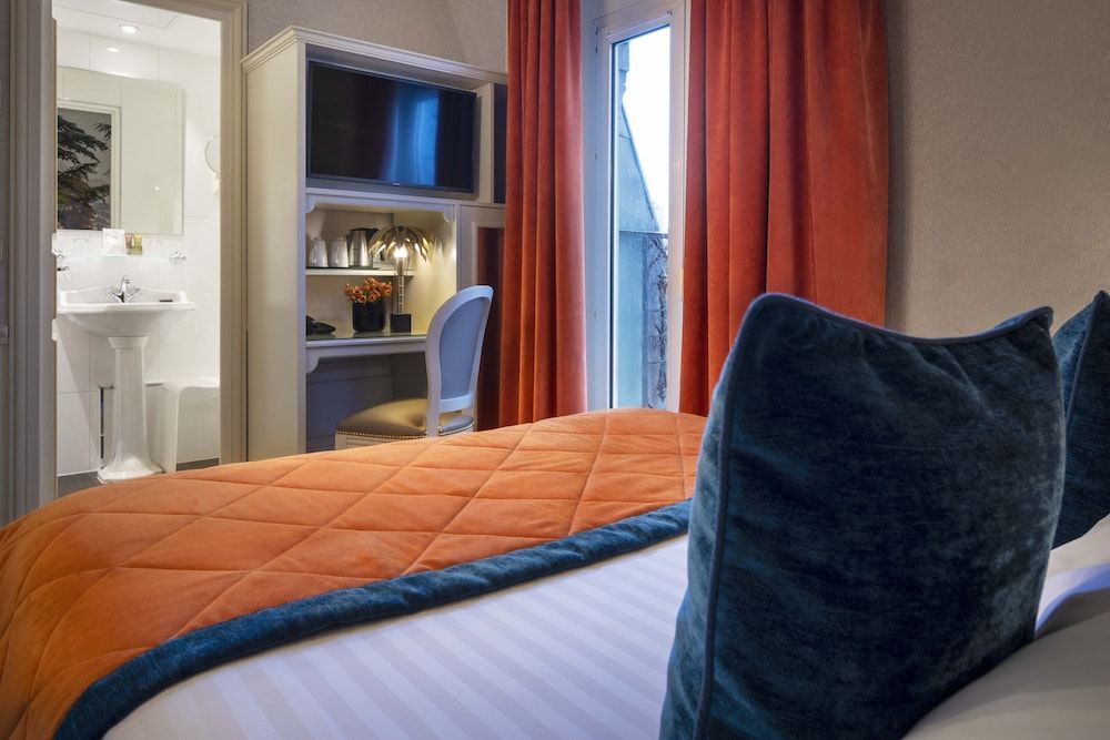 Hôtel & Spa Saint Jacques Classic Double Room, 1 Double Bed, Accessible through stairs from the fifth floor 2