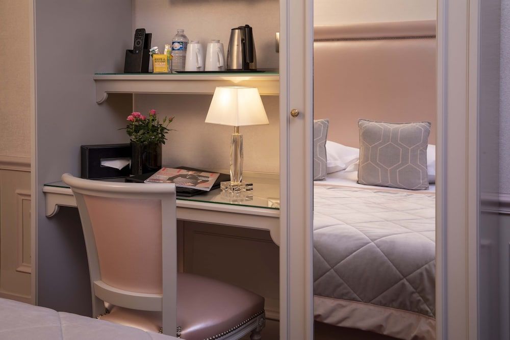 Hôtel & Spa Saint Jacques Classic Double Room, 1 Double Bed, Accessible through stairs from the fifth floor 6