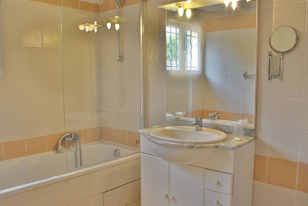 Hotel les Lavandes Comfort Double Room 4