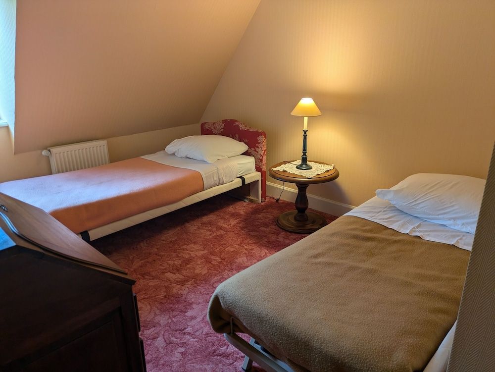 Luxury Suite, Ensuite, Park View ( Victor Hugo)