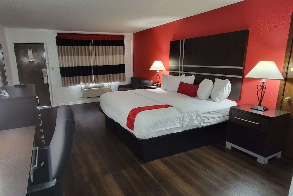 Deluxe Room, 1 Queen Bed, Non Smoking