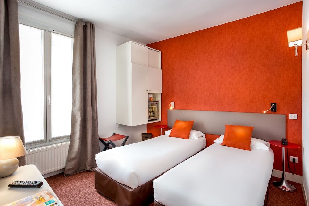 Porte de Versailles Hotel Twin Room 3