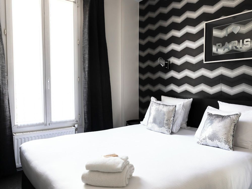 Porte de Versailles Hotel Double Room 9