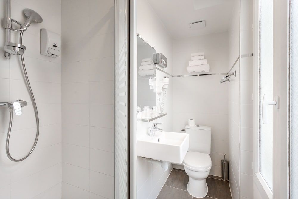 Porte de Versailles Hotel Double Room 13