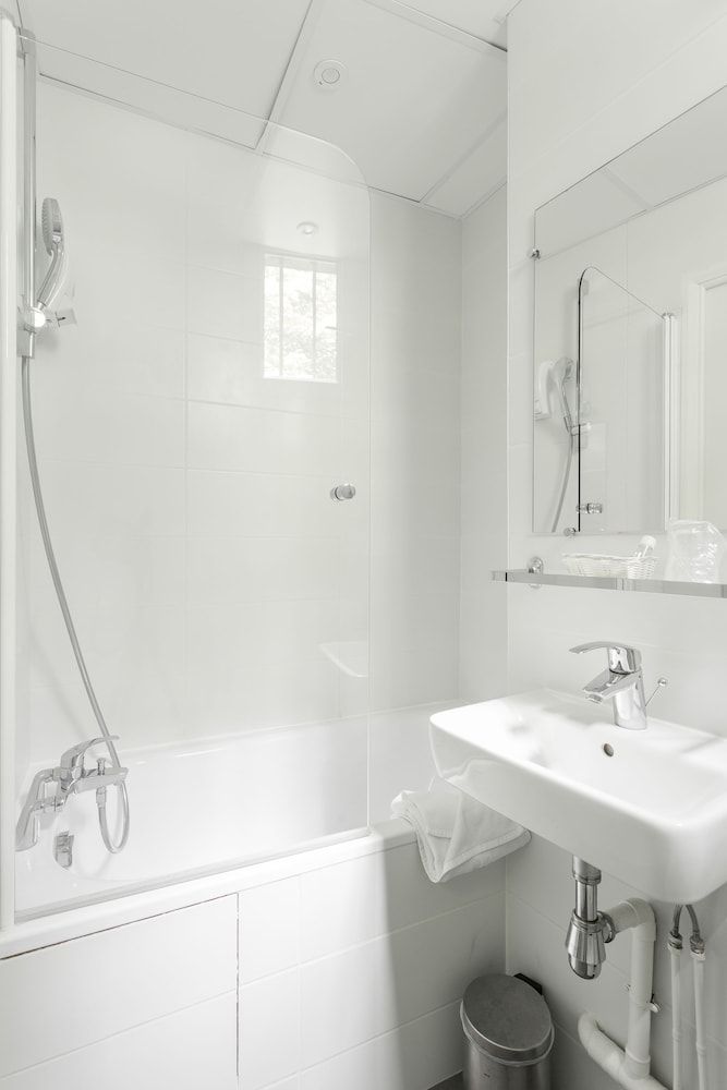 Porte de Versailles Hotel Double Room 11