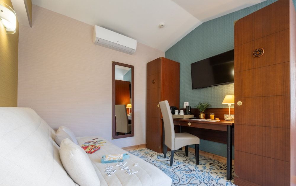 Hôtel Le Yachtman, The Originals Collection Double Junior Suite (Sea or Pool View) 6