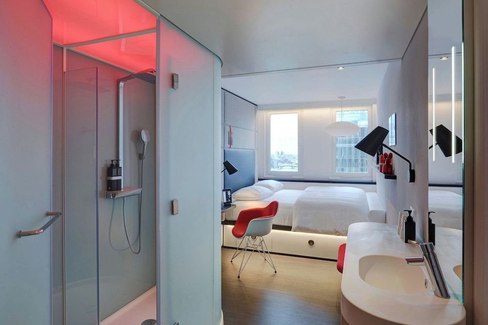citizenM Paris Gare de Lyon Room, 1 King Bed, Non Smoking 6