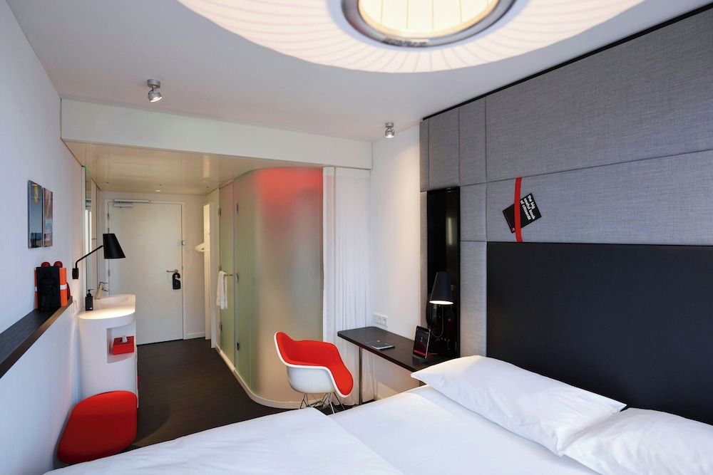 citizenM Paris Gare de Lyon Room, 1 King Bed, Non Smoking 7