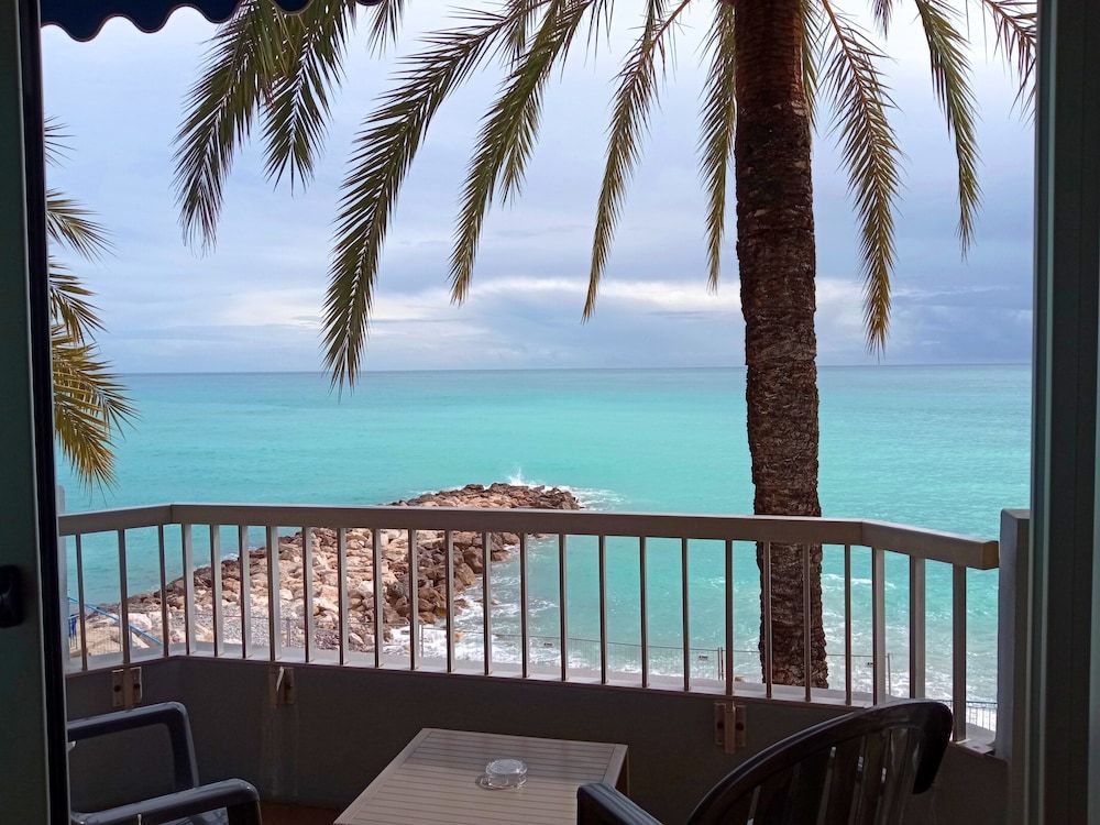 Hôtel Le Dauphin Double or Twin Room, Balcony, Sea View 8