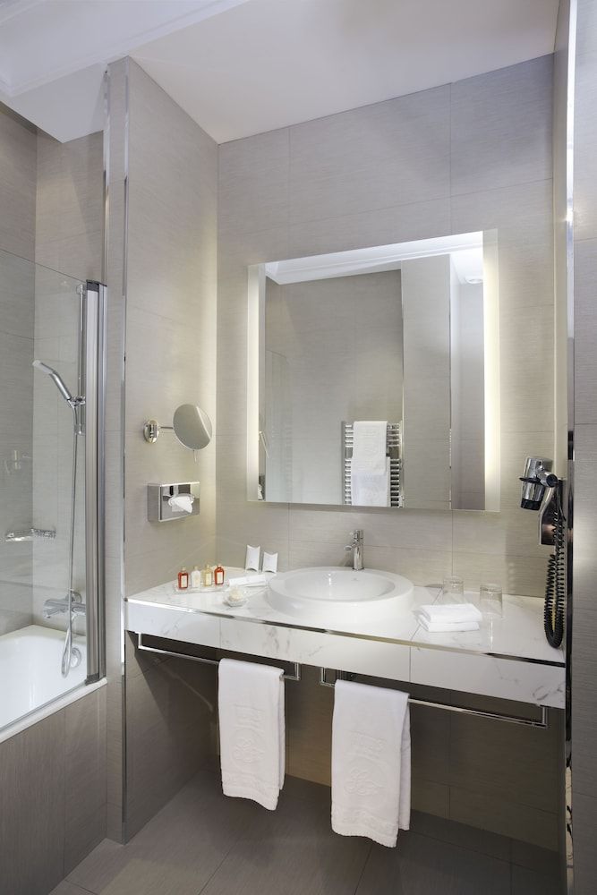 Hotel Rochester Champs Elysées Classic Double Room 4