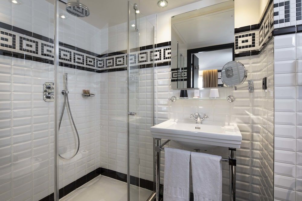 Hôtel Monsieur & Spa Superior Double Room 4