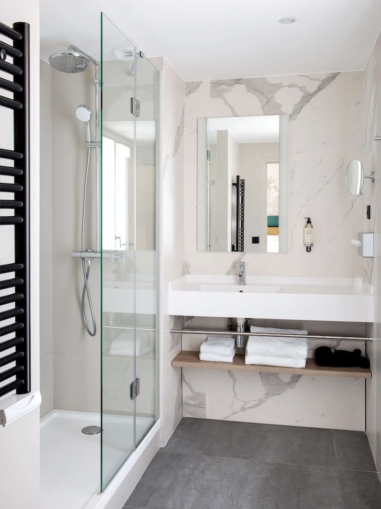 Best Western Plus Hotel du Pont Wilson Comfort Room, 1 King Bed, Non Smoking 6