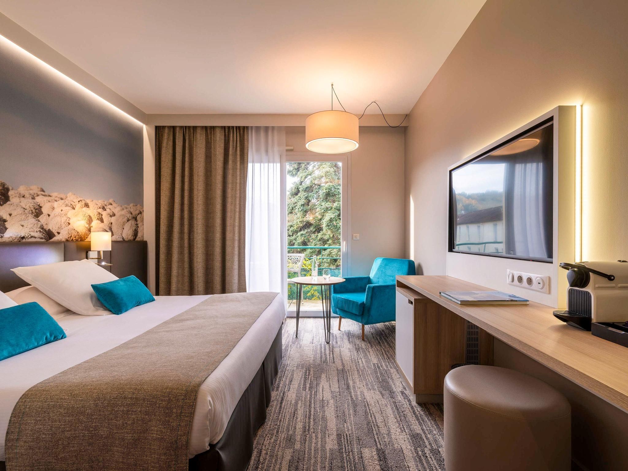SUPERIOR ROOM WITH 1 KINGSIZE BED, WITH BALCONY