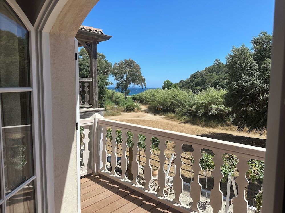 Superior double room with balcony and sea view