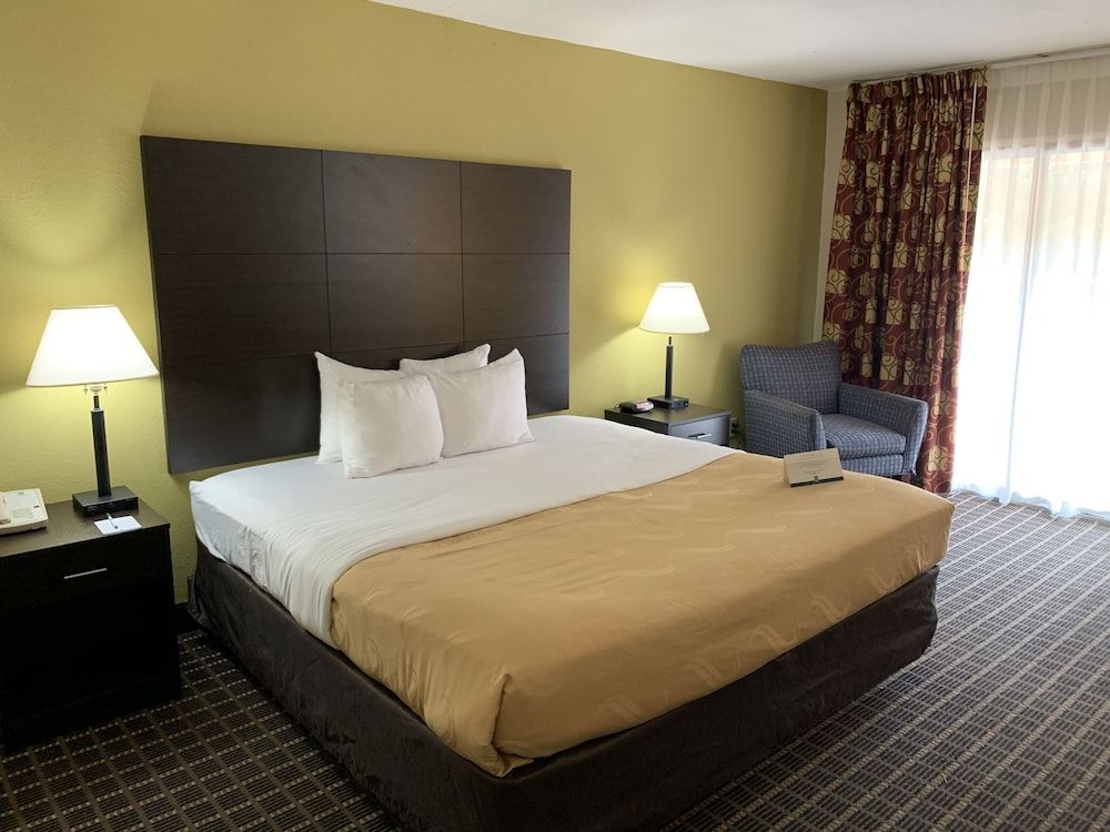 Room, 2 Bedrooms, Non Smoking (1 King bed and 2 Double beds)