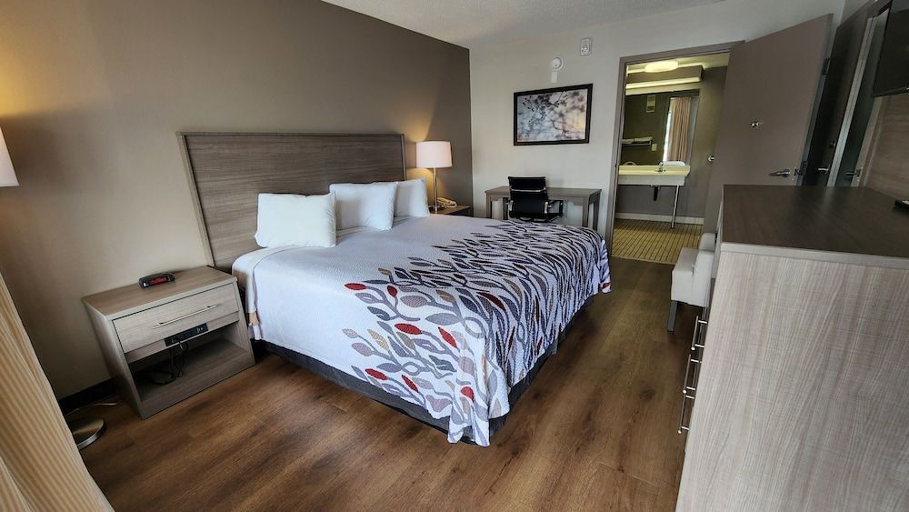 Standard Room, 1 King Bed (Smoke Free)