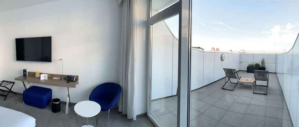 undefined Golden Tulip Marseille Euromed 9