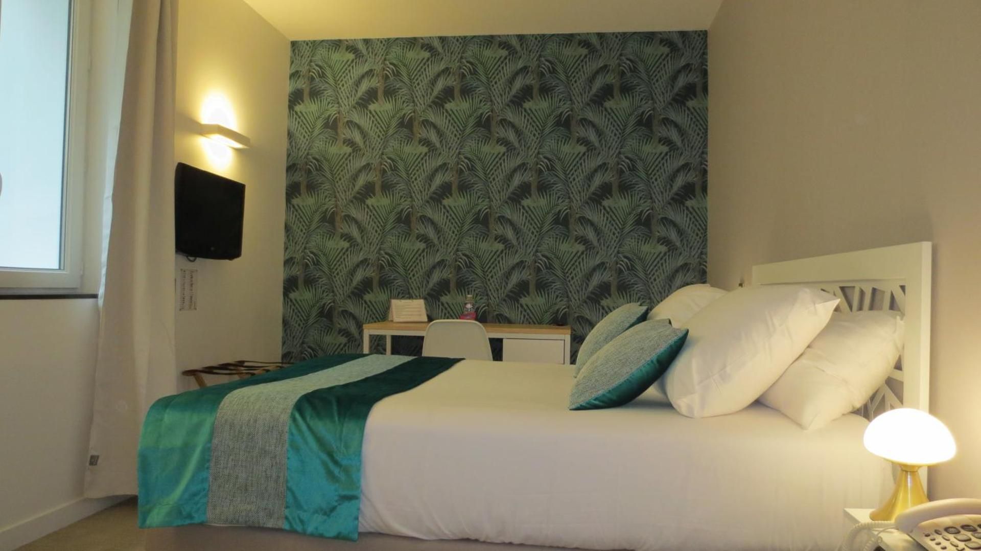 Large Double Room - Ground Floor