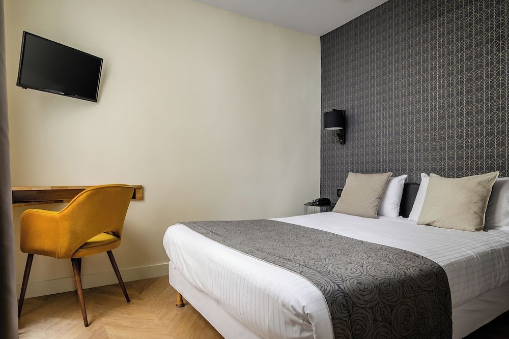 Hôtel Elysée Etoile Basic Double Room, 1 Double Bed 3