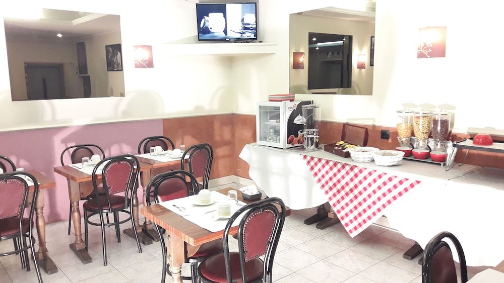 undefined La Vieille France 4