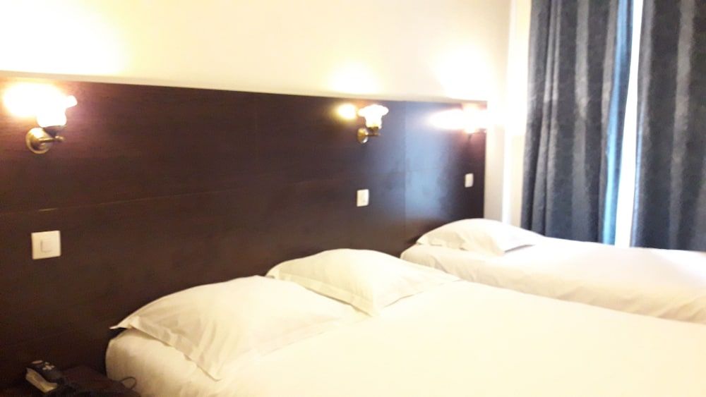 La Vieille France Triple Room 6