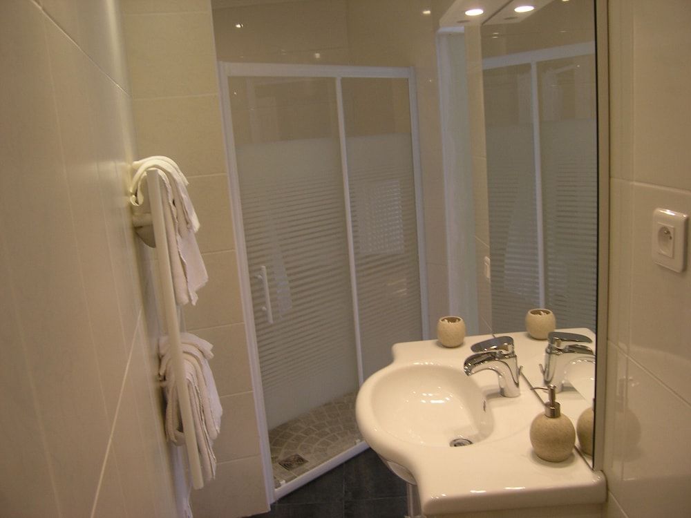 Le Corrigot Comfort Double Room, Private Bathroom (La Romance ) 9