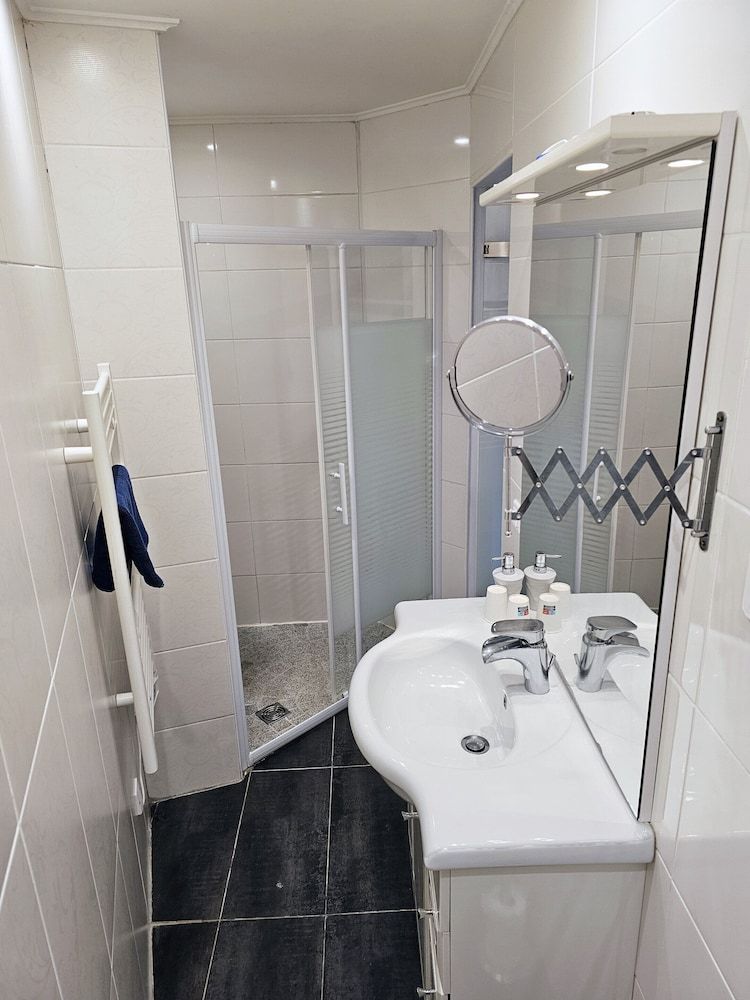 Le Corrigot Comfort Double Room, Private Bathroom (La Romance ) 8