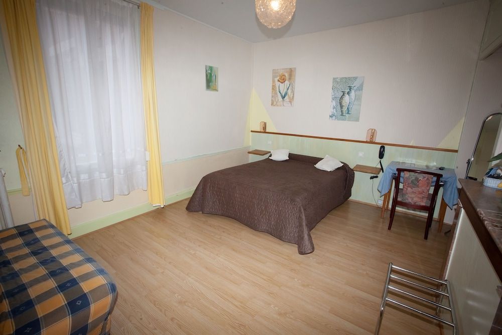 Standard Double Room, Bathtub