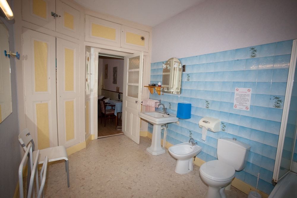 Standard Double Room, Bathtub