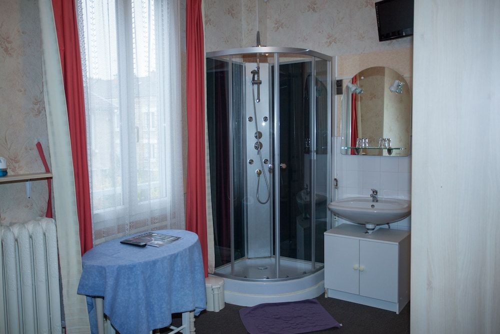 Economy Double Room (shared toilets)
