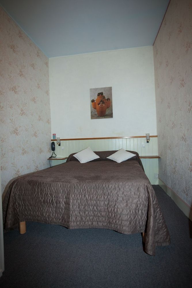 Economy Double Room (shared toilets)