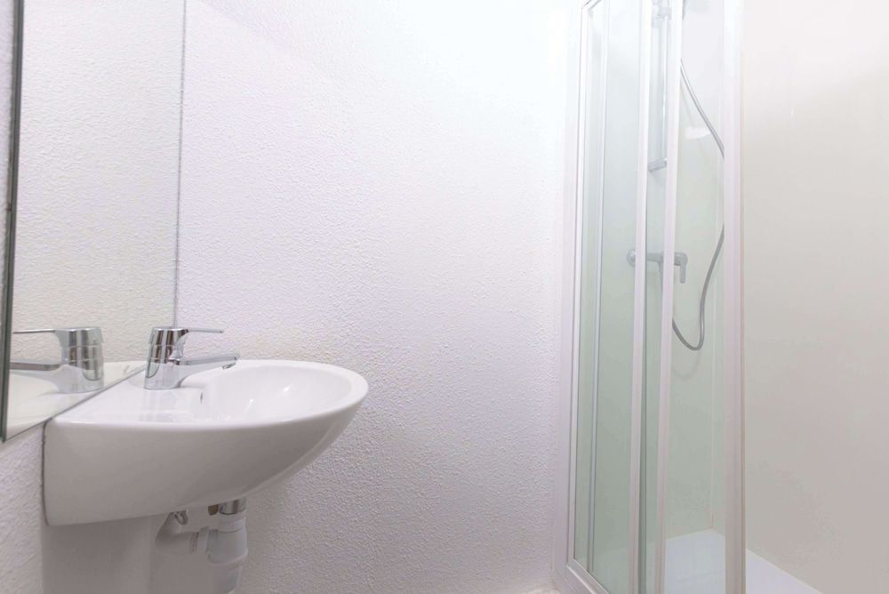 Premiere Classe Plaisir - Gatines Standard Room, 3 Twin Beds 4