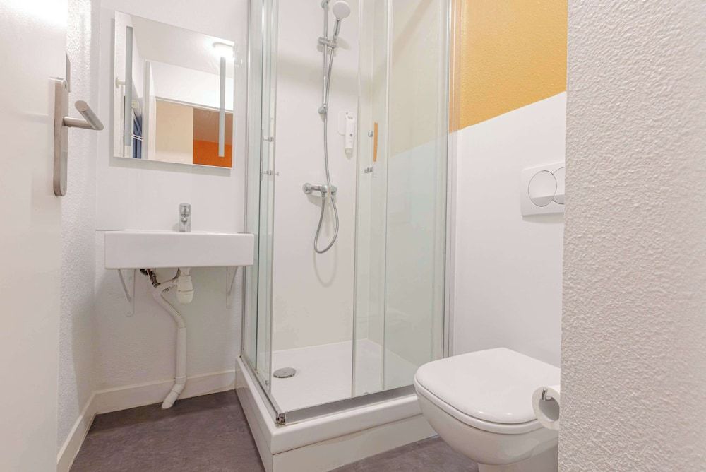 Premiere Classe Plaisir - Gatines Standard Room, 3 Twin Beds 3