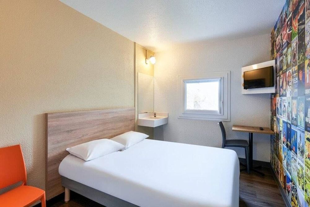 Room (Tandem)