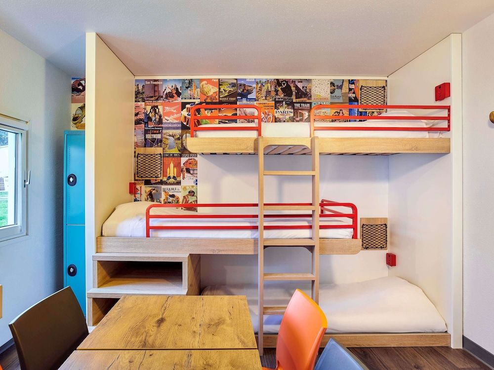 hotelF1 Annecy Argonay Room with 6 bunk beds 2