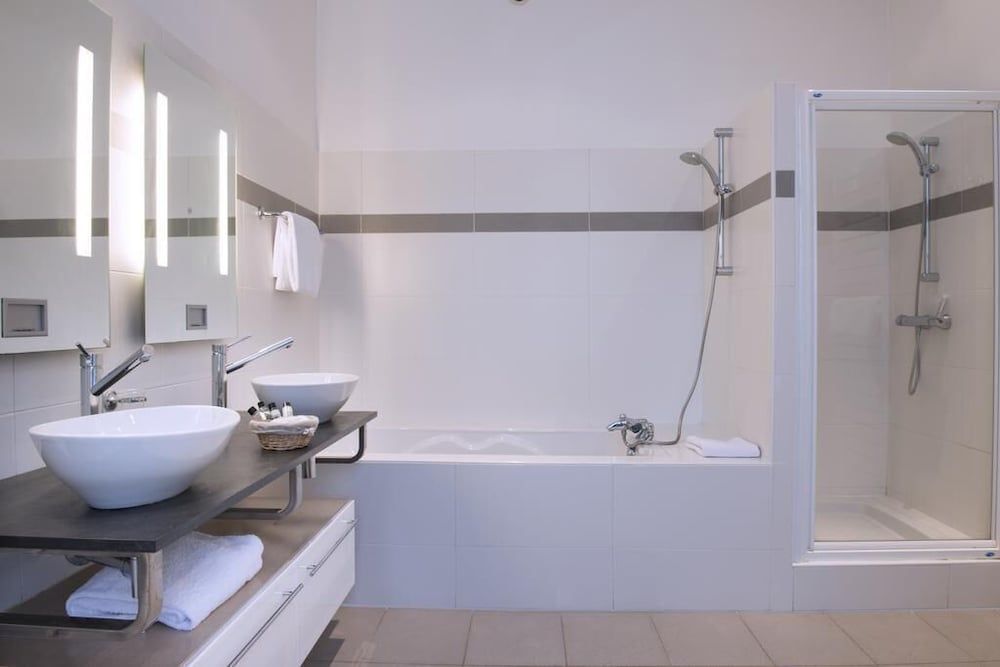 Château de l'Hermitage Superior Room, 1 Queen Bed 7